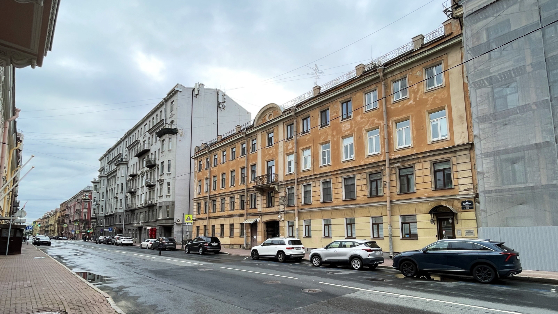 До перекрестка с улицей Восстания 80 метров